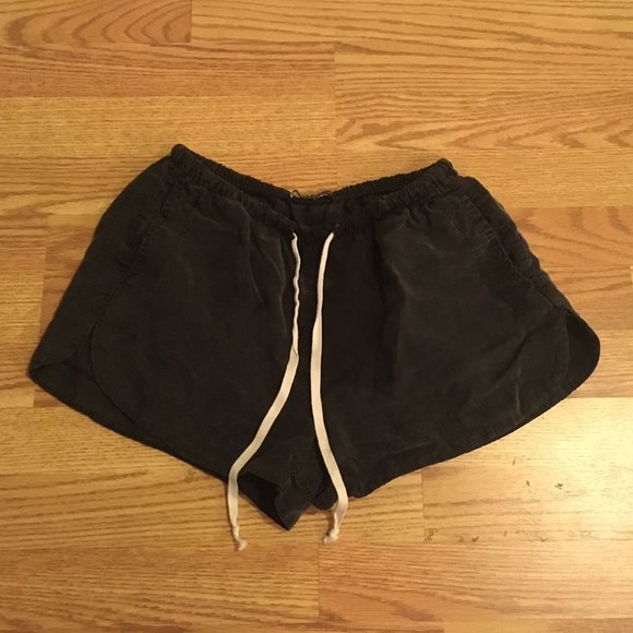 Loose Casual Shorts - Picture 1 of 3